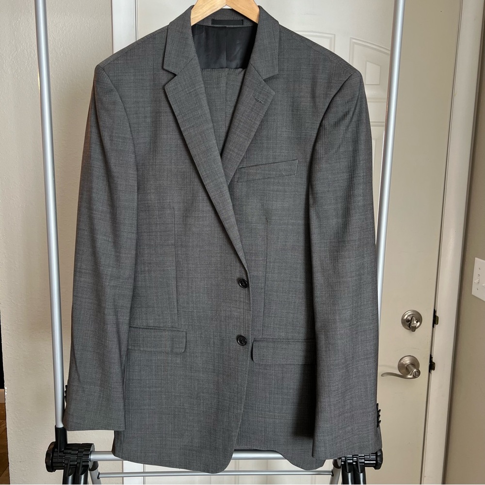 Kenneth Cole suit. Gray. 42 long/36 waist.